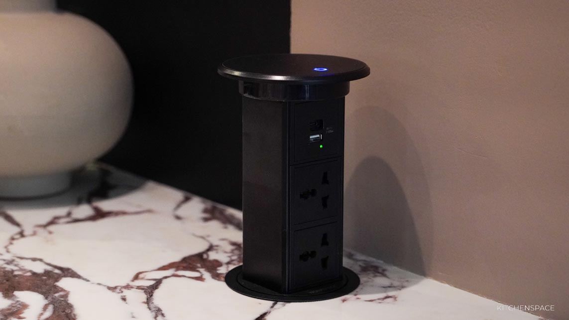 U-Shape Kitchen with Calacatta Viola Countertop